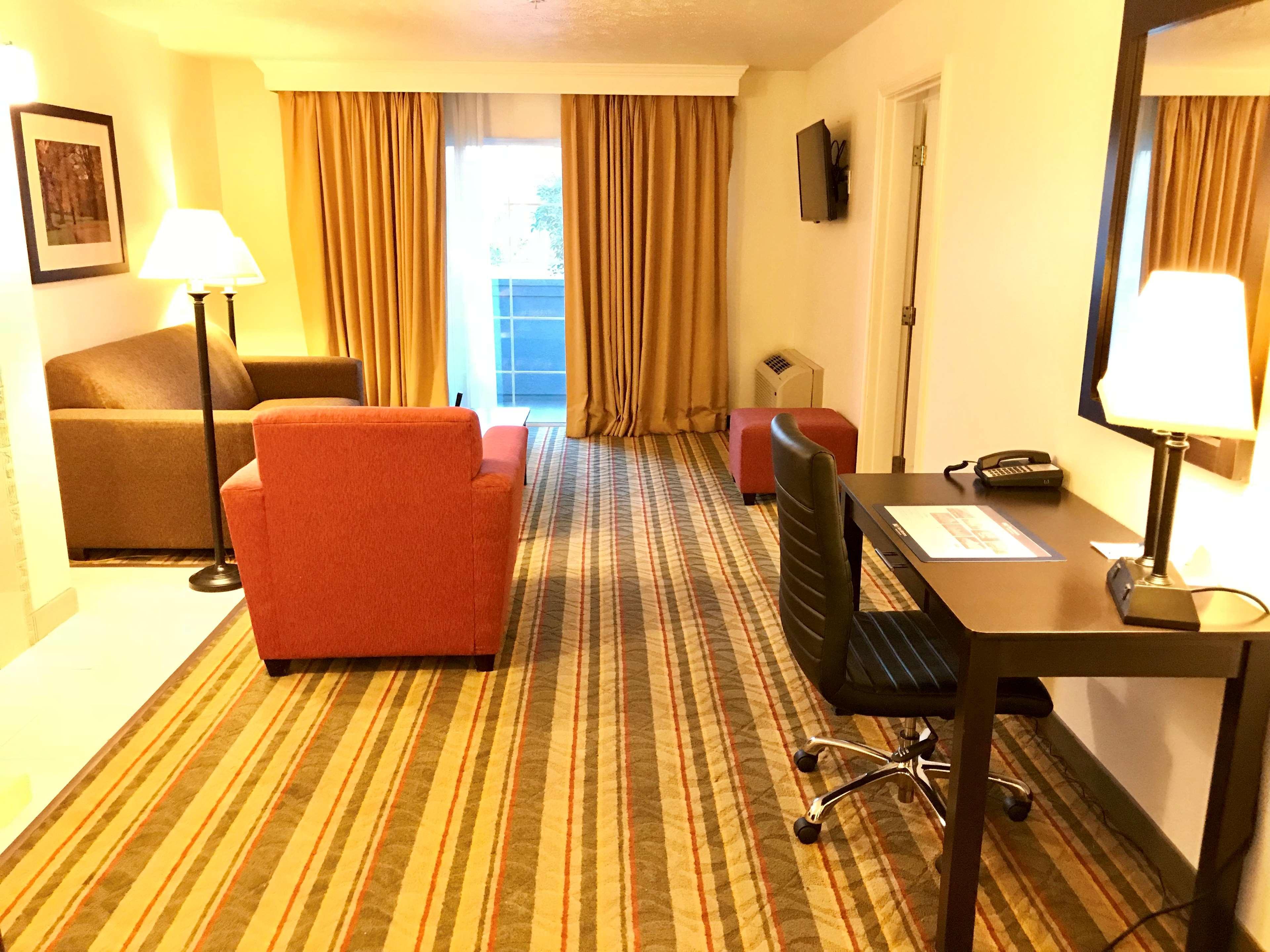 Best Western Plus Moose Jaw Buitenkant foto