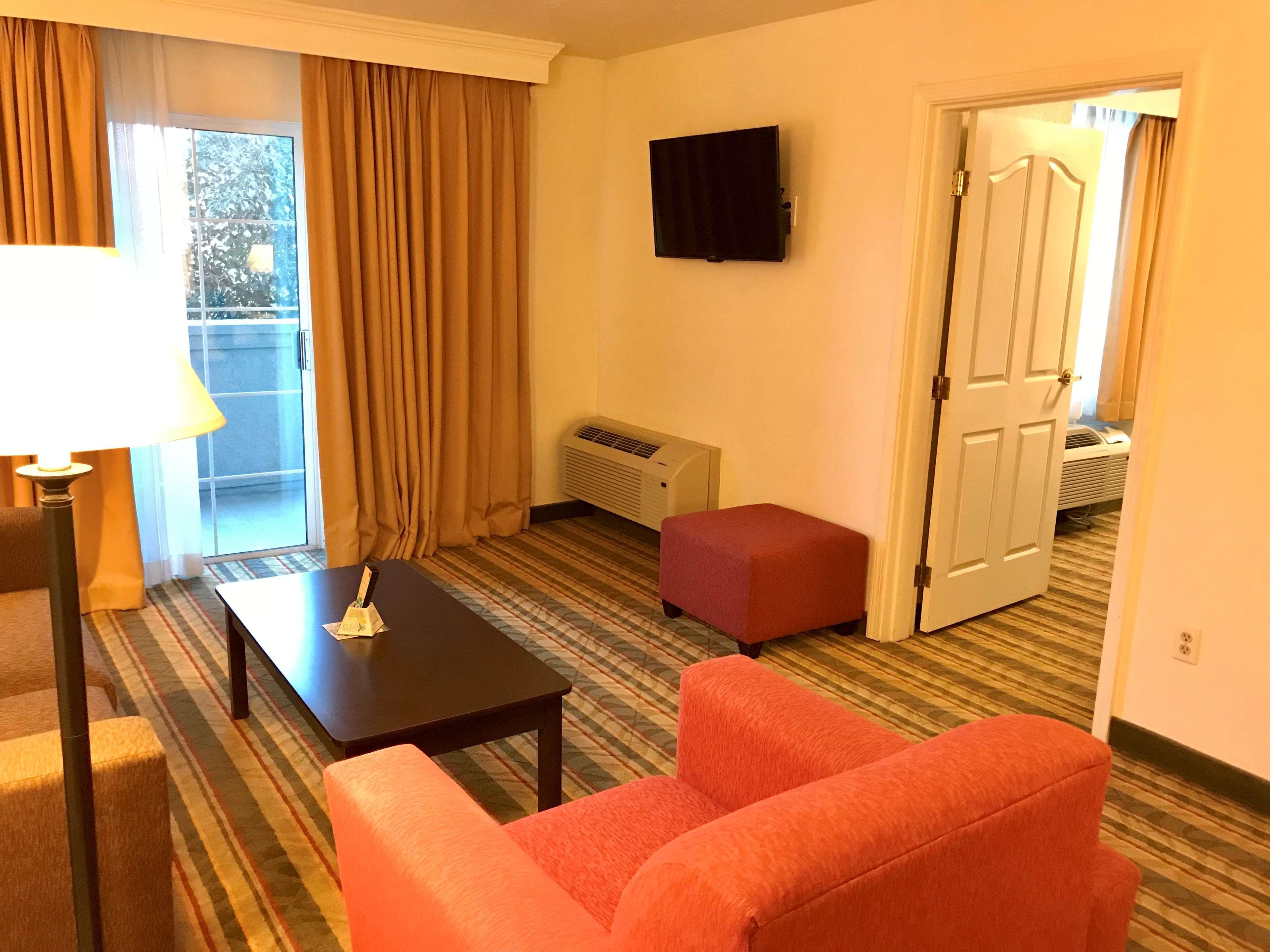 Best Western Plus Moose Jaw Buitenkant foto